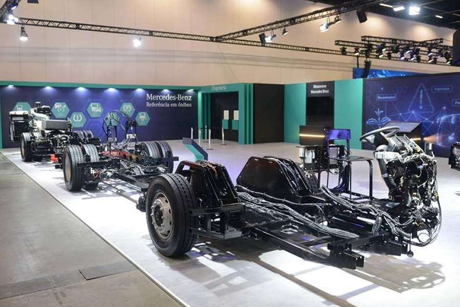 Mercedes-Benz lan&ccedil;a linha de &ocirc;nibus 2023 com motores Euro 6