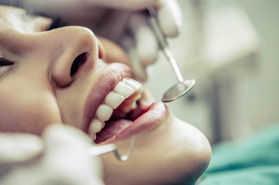 Pessoas com periodontite têm nove vezes mais chances de morrerem pela Covid-19