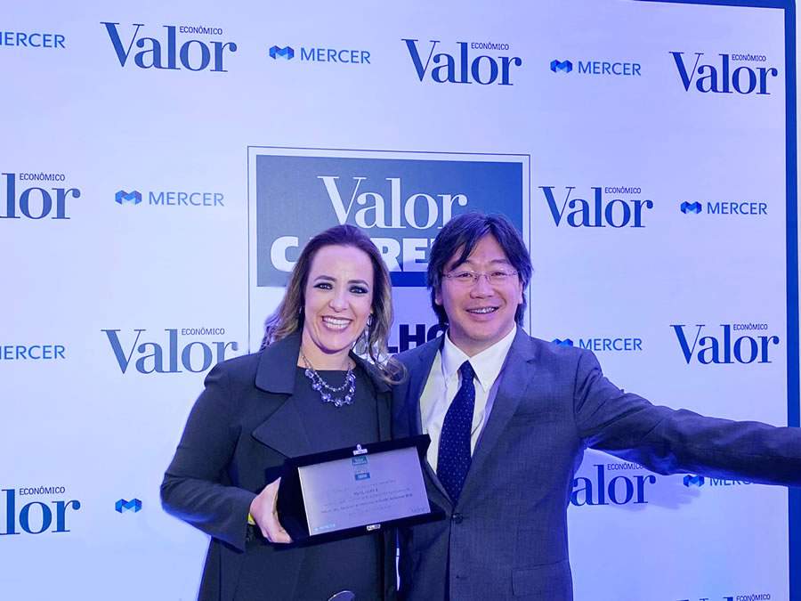 Juliana Zan, Superintendente de Recursos Humanos e Masaaki Itakura, Diretor Executivo de Estratégia Corporativa da Tokio Marine.