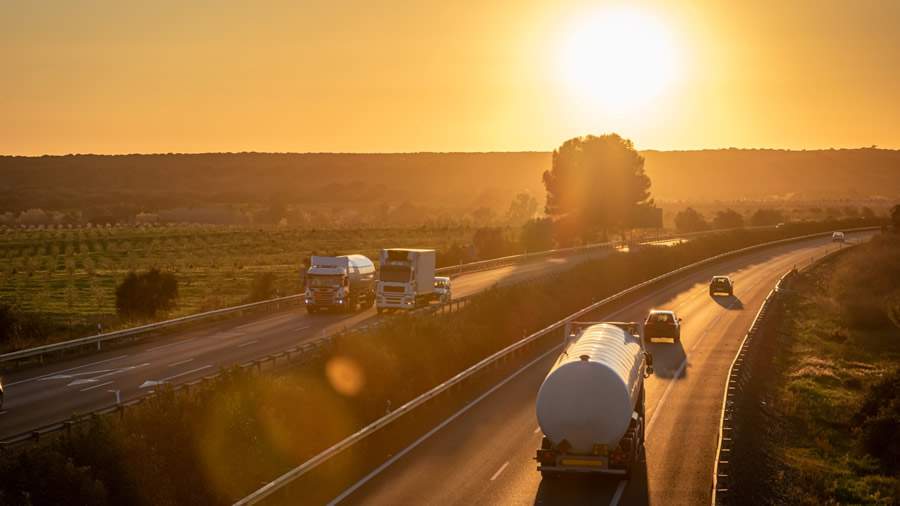 Maio Amarelo: Seguran&ccedil;a vi&aacute;ria e o transporte de produtos perigosos