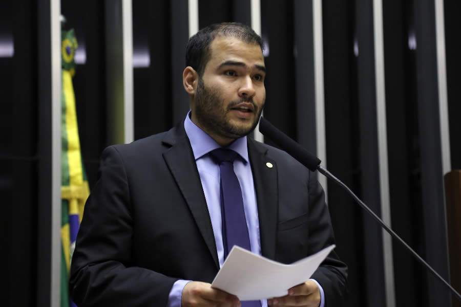 Lucas Vergilio &eacute; inclu&iacute;do na lista dos parlamentares mais influentes