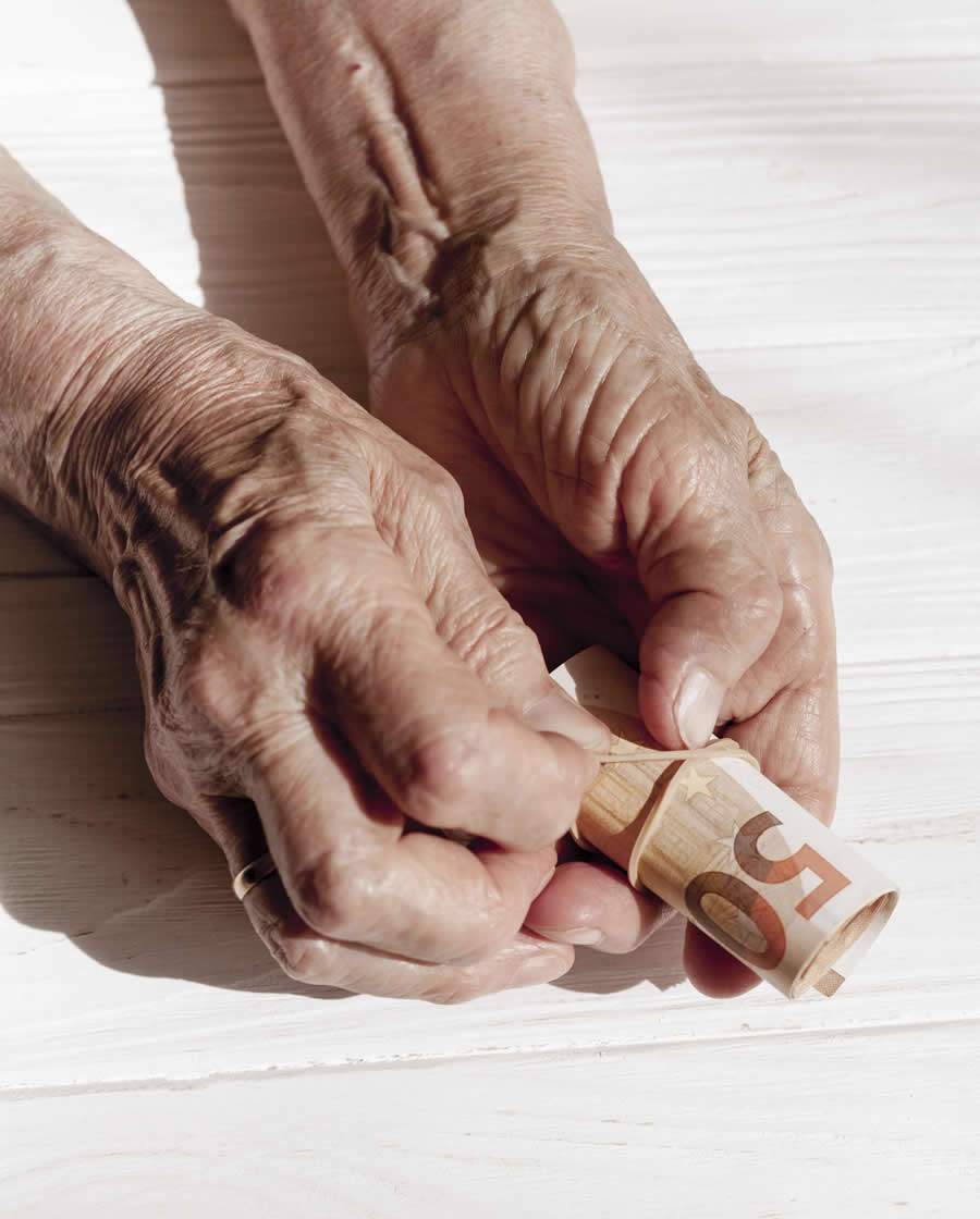 Benefici&aacute;rios da Previd&ecirc;ncia Social e aposentados e benefici&aacute;rios de pens&atilde;o da Uni&atilde;o e dos estados e munic&iacute;pios tamb&eacute;m t&ecirc;m direito a receber esse sal&aacute;rio extra