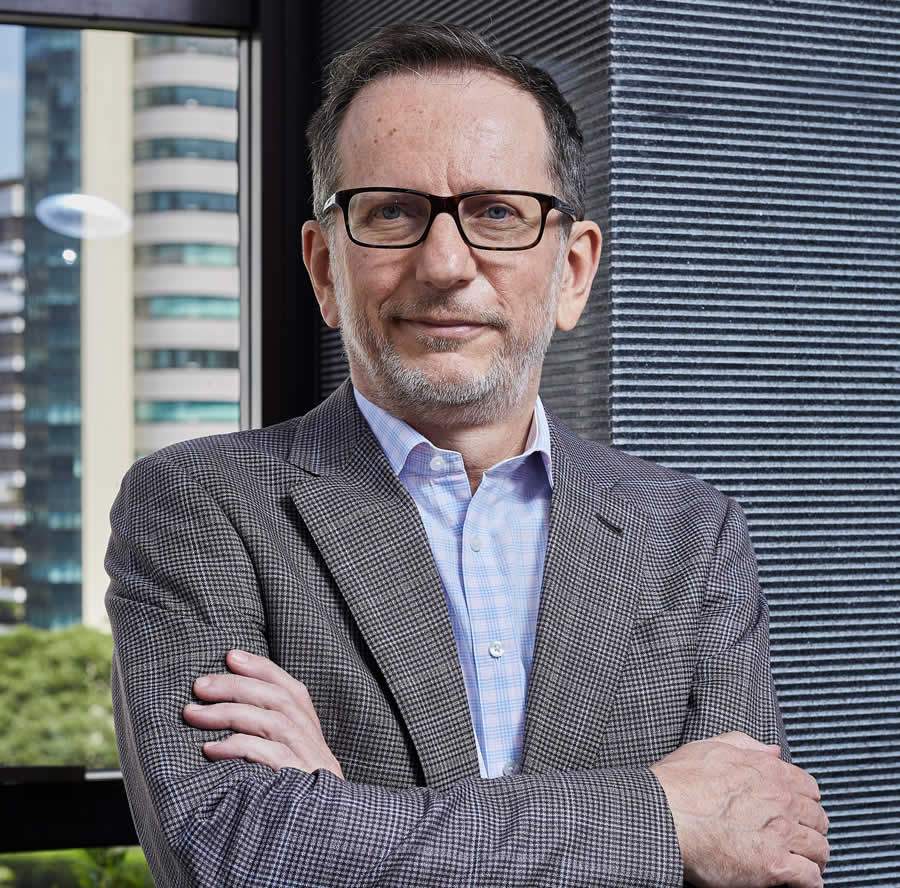 Dado: her&oacute;i ou vil&atilde;o? Dilema da sociedade contempor&acirc;nea