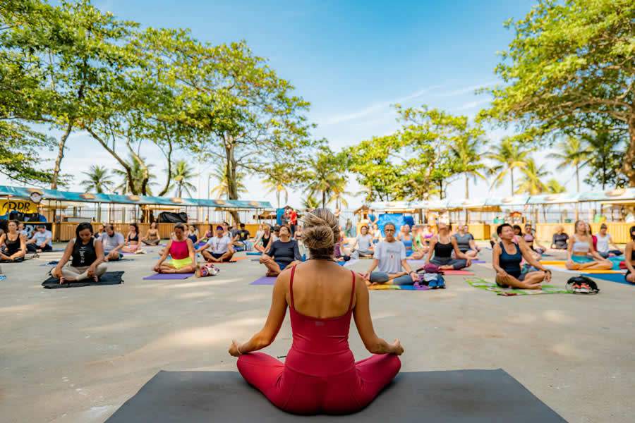 Mude demacratiza o yoga no Brasil com aulas gratuitas