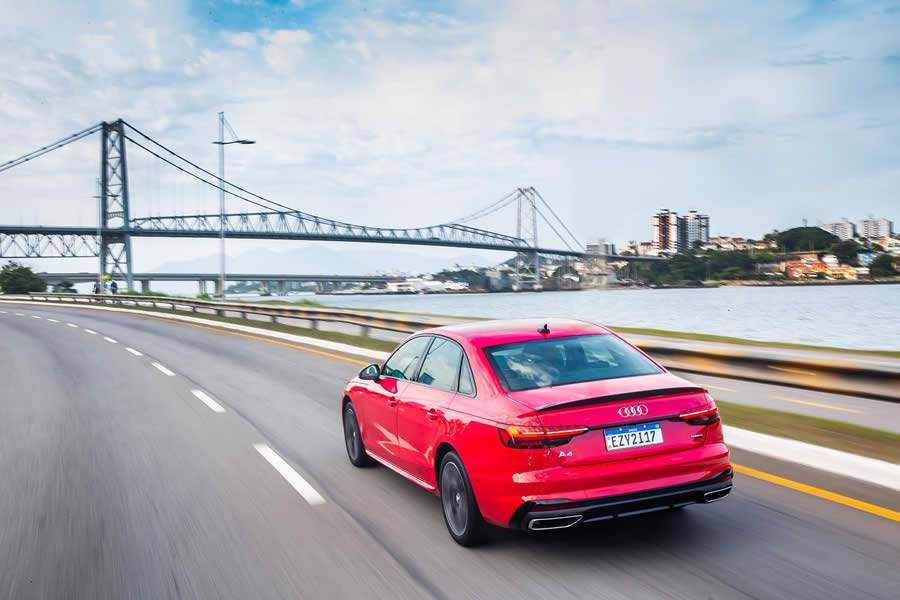 Audi A4 já está nas concessionárias com novo design e recheado de tecnologias
