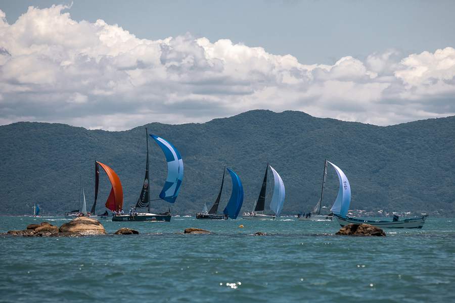 Fotos: Veleiro Crioula 52 e disputa no mar / Cr&eacute;dito das fotos: Gabriel Heusi / Heusi Action