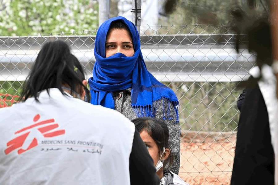 Equipes de MSF atendem pacientes em um dos campos de refugiados na Grécia - Peter Casaer/MSF