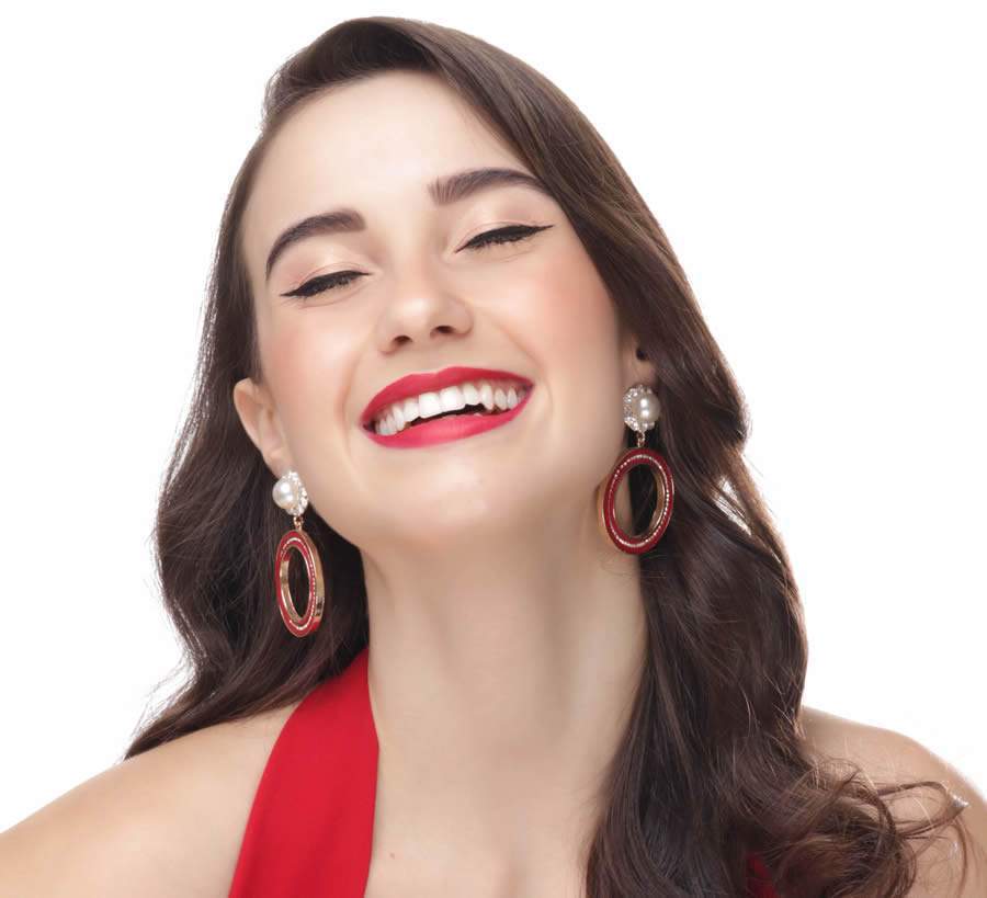 Bruna Varga Gava veste vestido: Renner; brincos: Vicky Biju.