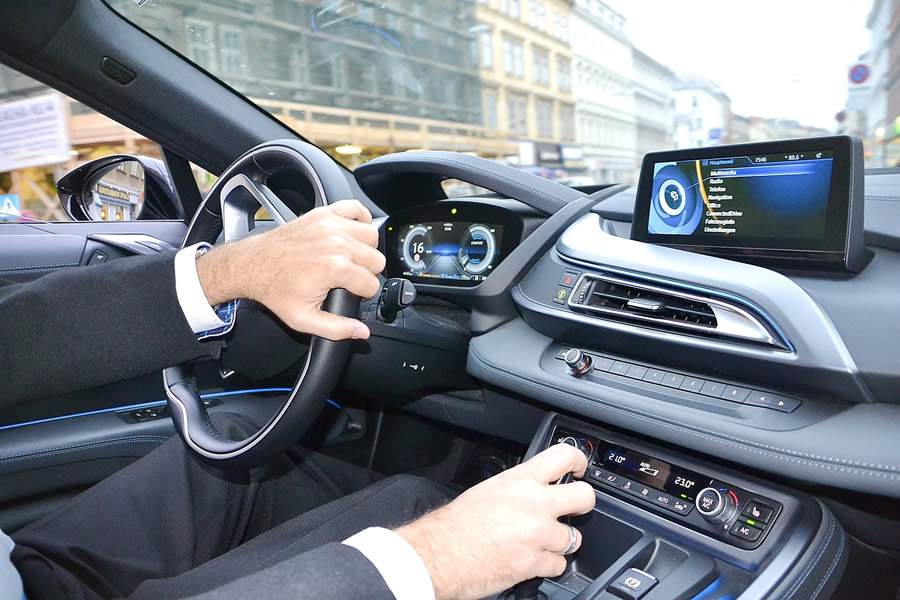 Loca&ccedil;&atilde;o de Autom&oacute;veis Blindados: Uma Medida Preventiva em Meio &agrave; Viol&ecirc;ncia Urbana