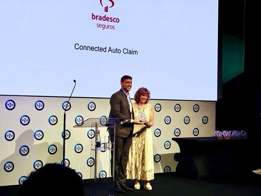 Rafael Possati, Gerente Sênior de Produtos da Bradesco Seguros, recebeu os Prêmios em Varsóvia