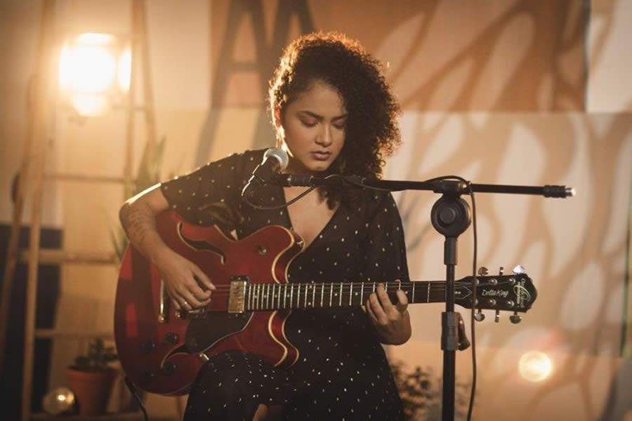 Maria P&eacute;rola by Damares Galvez