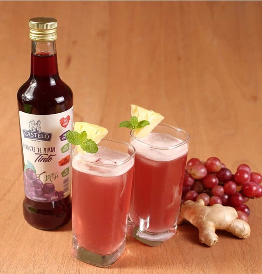 Legenda da Imagem: Suco energético com Vinagre de Vinho Tinto 100% Natural da Castelo e o poder do abacaxi