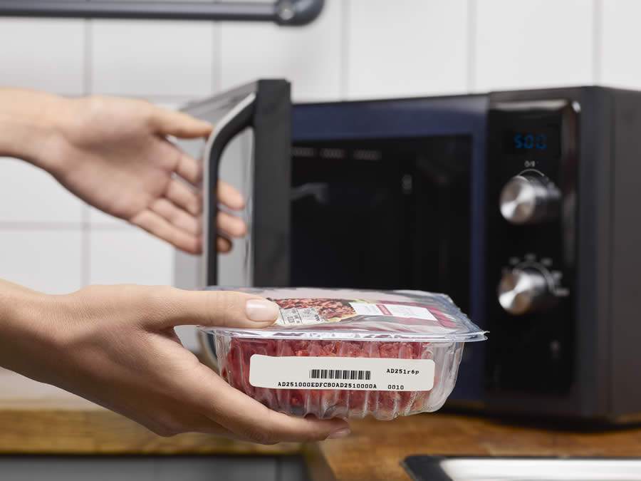 Inovações tecnológicas possibilitam a utilização de RFID em diferentes materiais, como embalagens para micro-ondas e superfícies metálicas