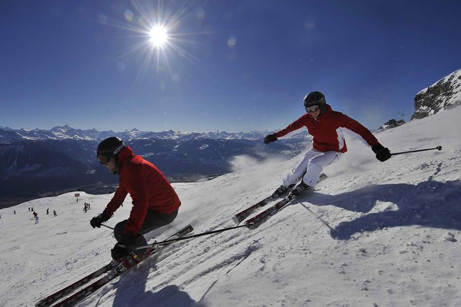 Esqui e sofistica&ccedil;&atilde;o no su&iacute;&ccedil;o Guarda Golf Hotel