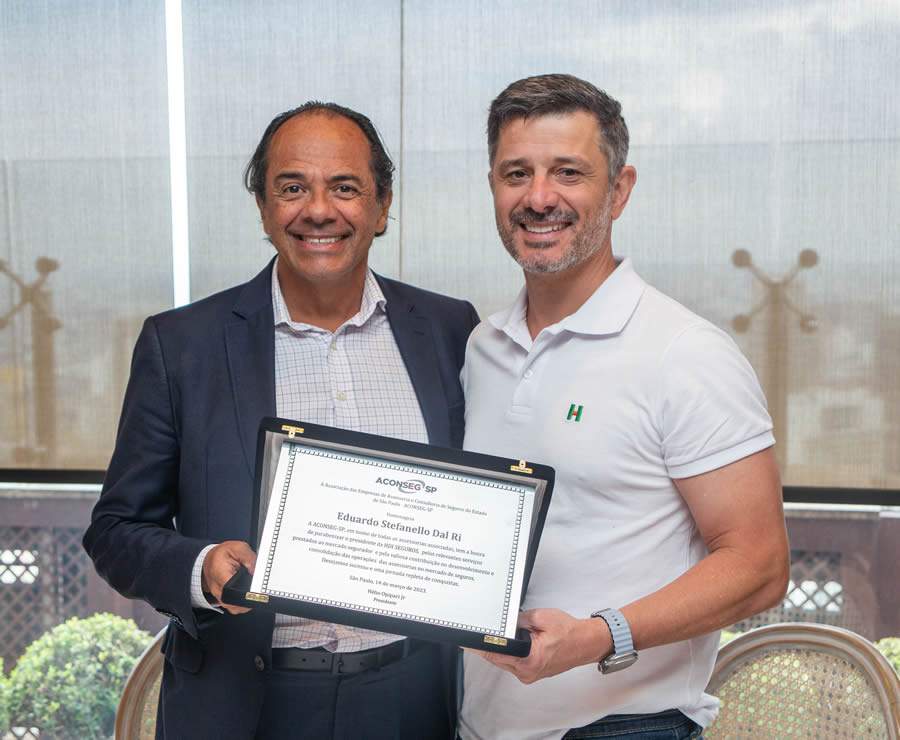 Homenagem Eduardo Dal Ri, CEO da HDI, e Helio Opipari Junior, presidente da Aconseg-SP.