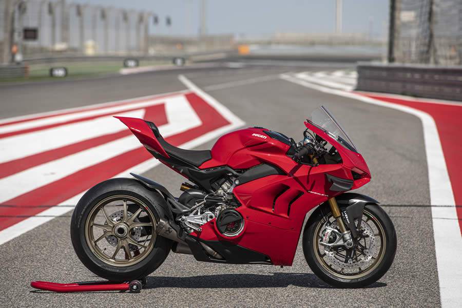 A Panigale V4 está pronta para competir em qualquer circuito com acessórios Ducati Performance