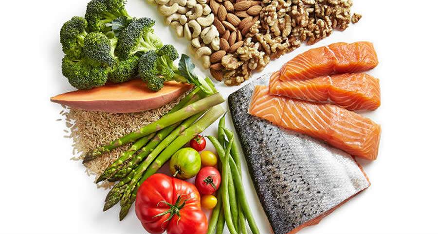 Dieta mediterrânea melhora microbiota intestinal e favorece envelhecimento saudável, aponta estudo