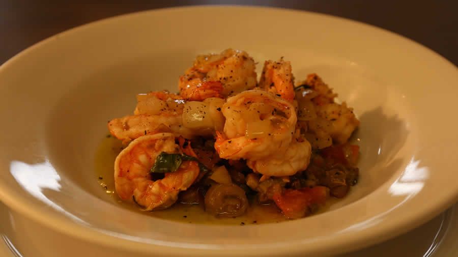 Caponata de camarões e lagostins