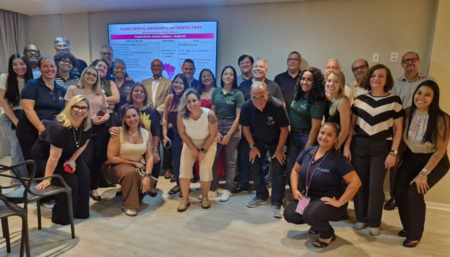 Diretoria do CCS-RJ e associados reunidos com a equipe da Uniodonto Metropolitana &ndash; Foto: Divulga&ccedil;&atilde;o
