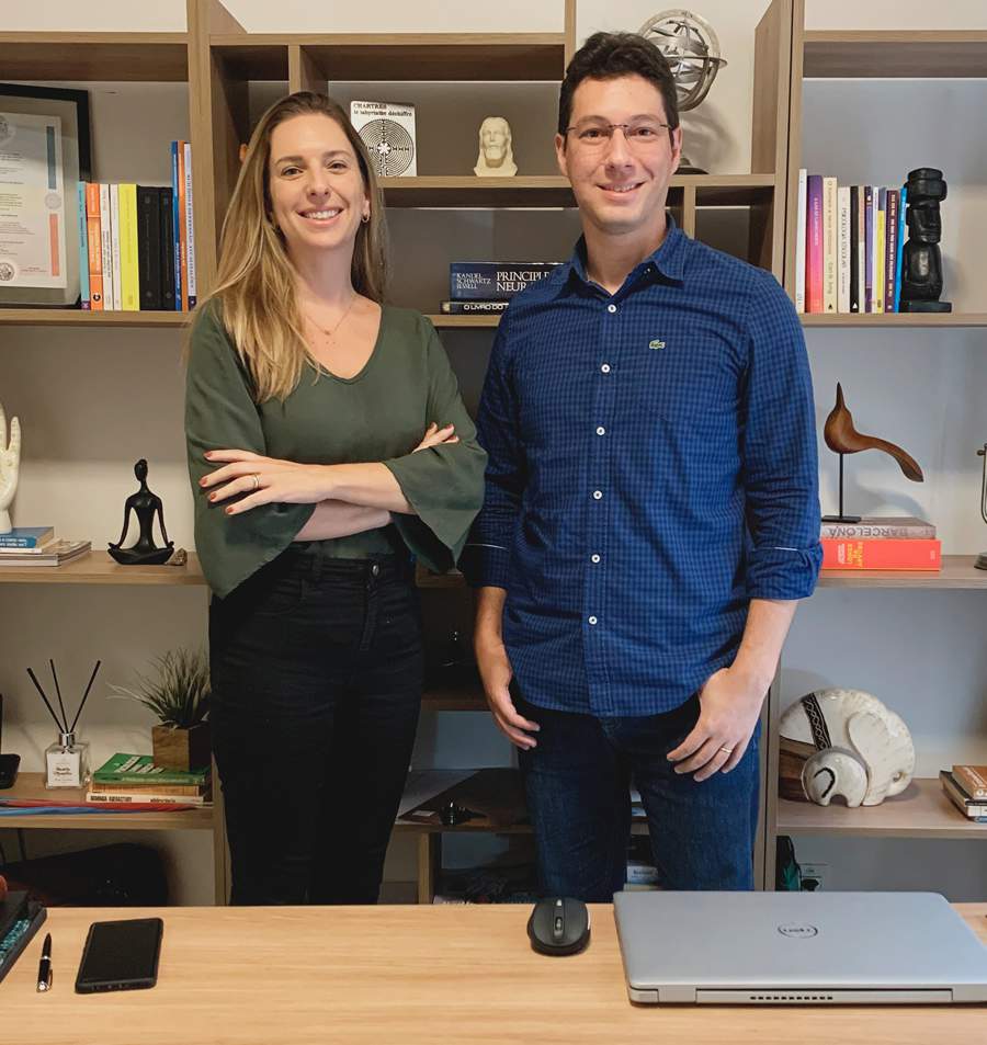  Juliana Centini e Gabriel Tortella, s&oacute;cios-fundadores da Out|sight - Divulga&ccedil;&atilde;o