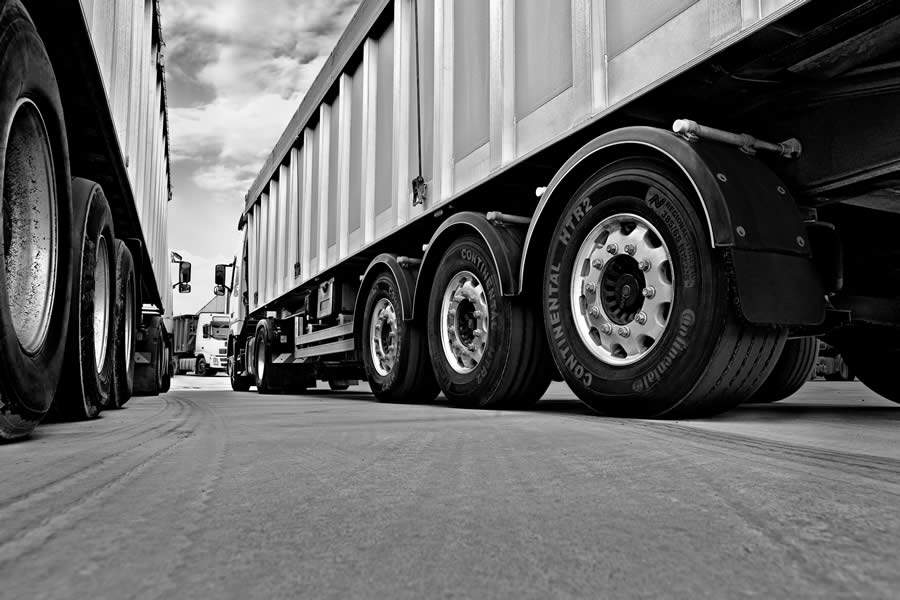 Pneus: o que &eacute; preciso conferir antes de colocar o caminh&atilde;o na estrada