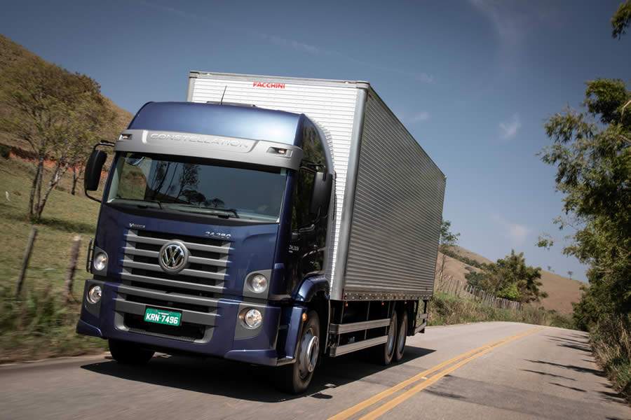 VW Caminhões e Ônibus oferece destaques do portfólio de caminhões com condições especiais e carência de seis meses