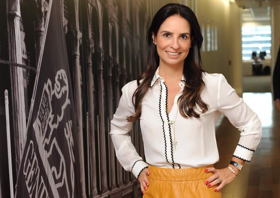 Claudia Papa, Head de Mass Channels