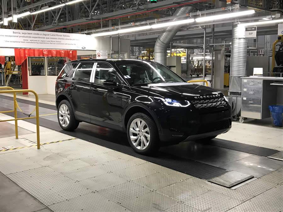 Primeiro Discovery Sport É Produzido Pela Jaguar Land Rover Seguindo As Regras De Distanciamento Social