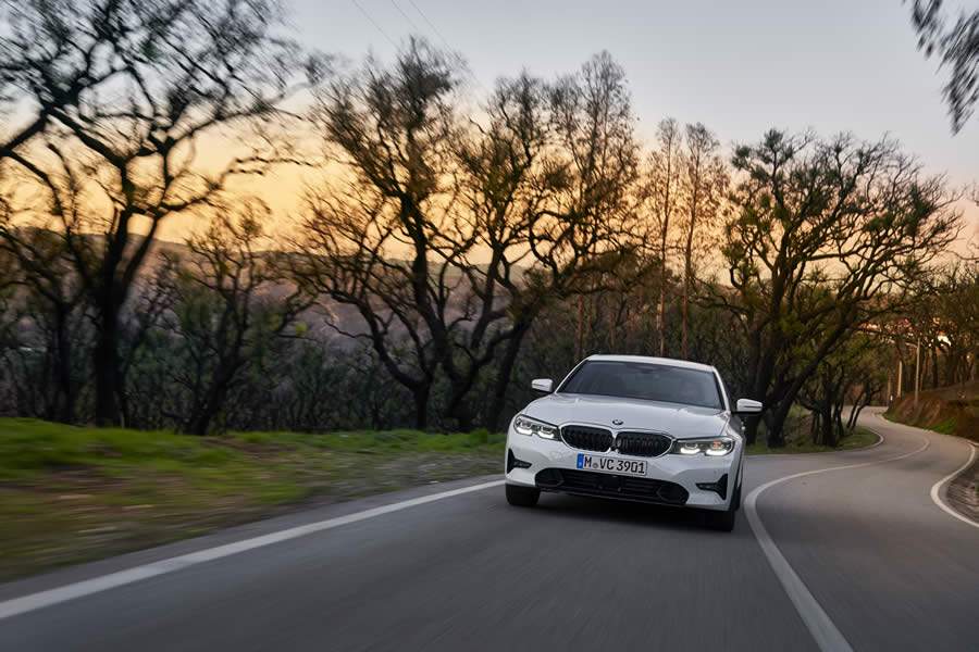 BMW 320i chega com preço promocional e pré-venda via Rappi