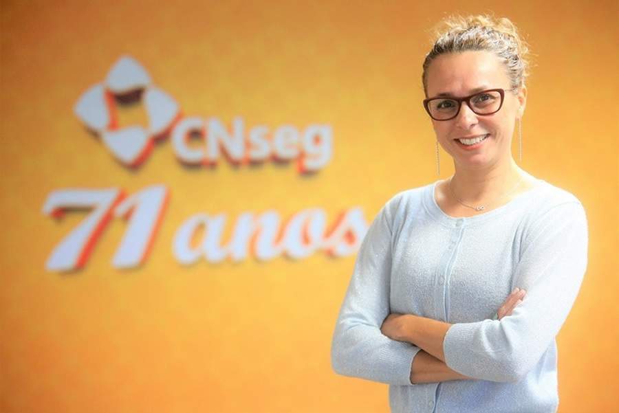 Carla Sim&otilde;es, Superintendente de Comunica&ccedil;&atilde;o e Imprensa da CNseg