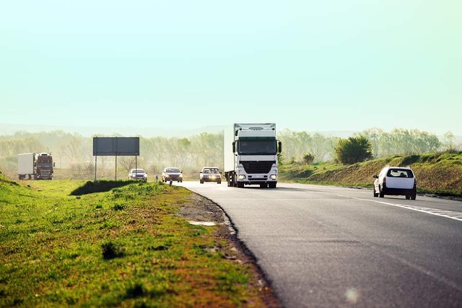 Novo seguro obrigatório do transportador cobre danos a pessoas, veículos e até imóveis atingidos por caminhão carregado
