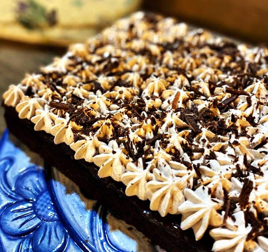 Chef Cecília Victorio faz bolo de festa diferente