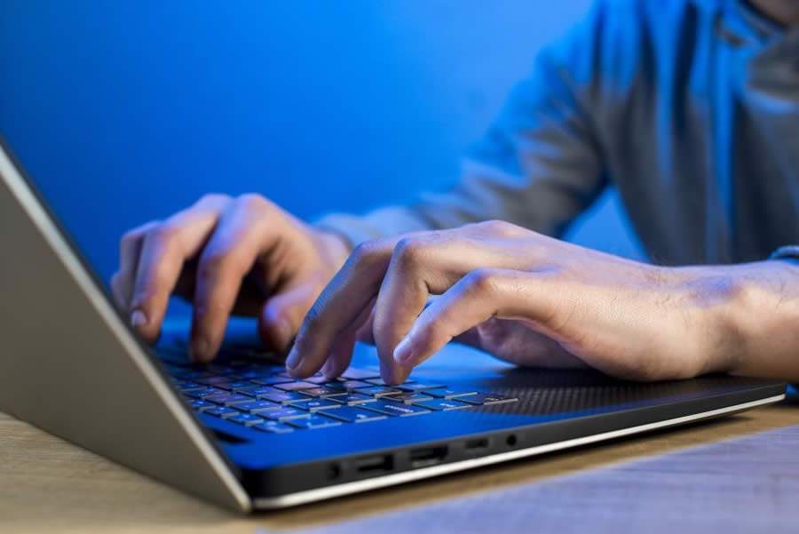 Como os hackathons podem ajudar na melhoria do setor de tecnologia