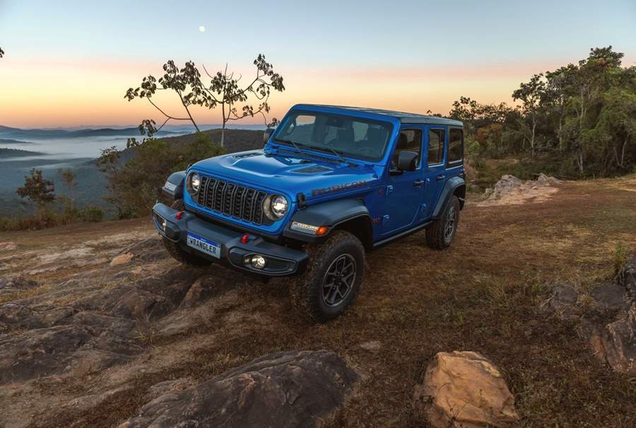 Novos Jeep&reg; Wrangler e Gladiator desembarcam no Brasil em suas vers&otilde;es mais extremas
