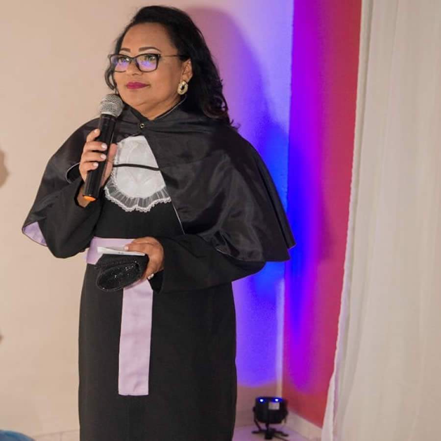 Mara Viana, ex-bbb, na formatura de Teologia. FOTO ACERVO PESSOAL  (Divulga&ccedil;&atilde;o Educa Mais Brasil)