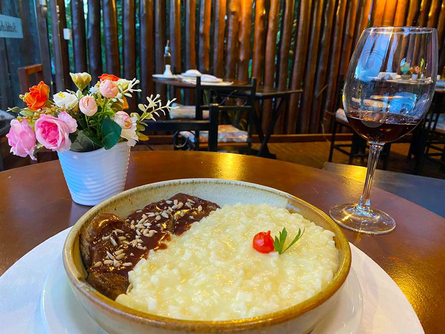 Risoto de Palmito com Filet Mignon ao molho do Porto, do Bethlehem, de Cunha - SP - Divulgação