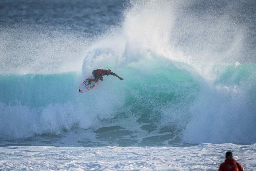 Ítalo Ferreira, que disputará as oitavas de final com Caio Ibelli (Crédito: Matt Dunbar/ World Surf League via Getty Images)