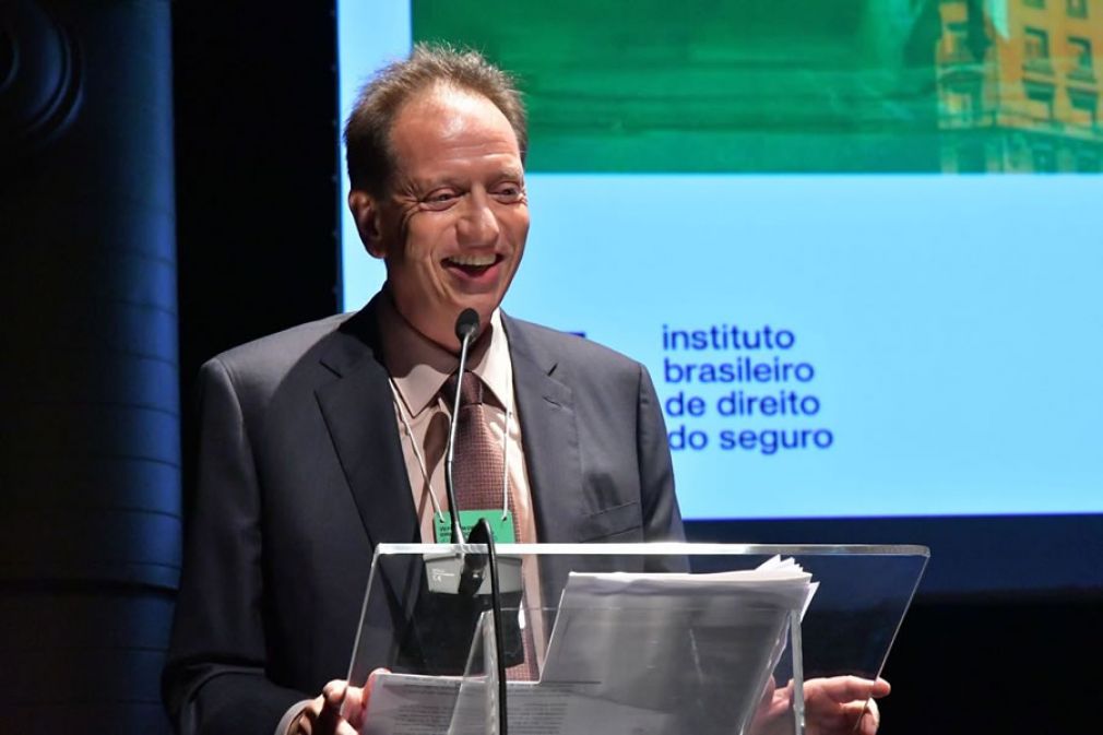 Discurso de Ernesto Tzirulnik na abertura do Fórum Internacional de Seguros.