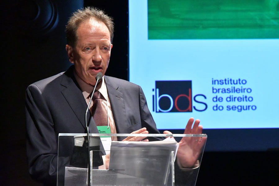 Discurso de Ernesto Tzirulnik na abertura do Fórum Internacional de Seguros.