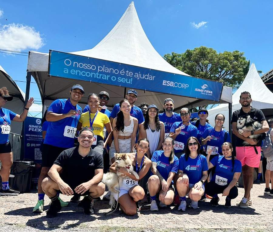 Time da Simetria e atletas no estande da empresa: 4ª Corrida Mário Penna
