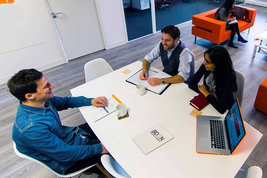 Legenda da Imagem: Bidon Corretora de Seguros chama a aten&ccedil;&atilde;o devido o baixo valor de investimento e a possibilidade de trabalhar home office