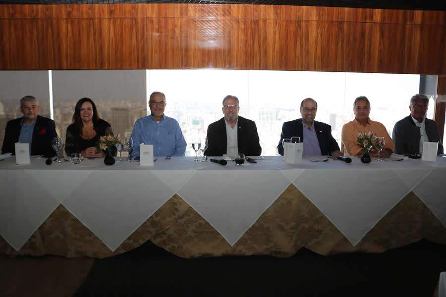 Mesa: Marco Cabral, Claudia Camargo, Gilberto Janu&aacute;rio, &Aacute;lvaro Fonseca, Boris Ber, Edmar Fornazzari e Jorge Teixeira Barbosa