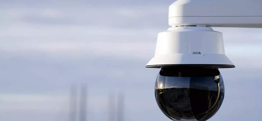 Axis apresenta câmeras PTZ com IA integrada, 300 metros de visão noturna e zoom óptico de 31x