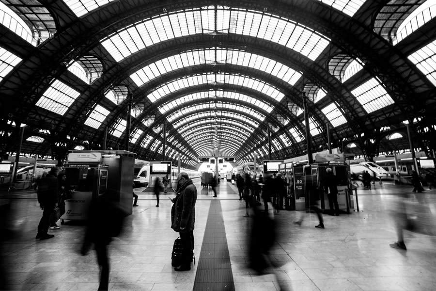 Milano Centrale, o ponto de partida para a rota noturna. Crédito: Unsplash