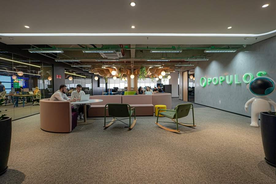 Novo escrit&oacute;rio da Populos, que privilegia mais espa&ccedil;os para intera&ccedil;&otilde;es de colaboradores, parceiros e clientes (Foto: Divulga&ccedil;&atilde;o/Populos)
