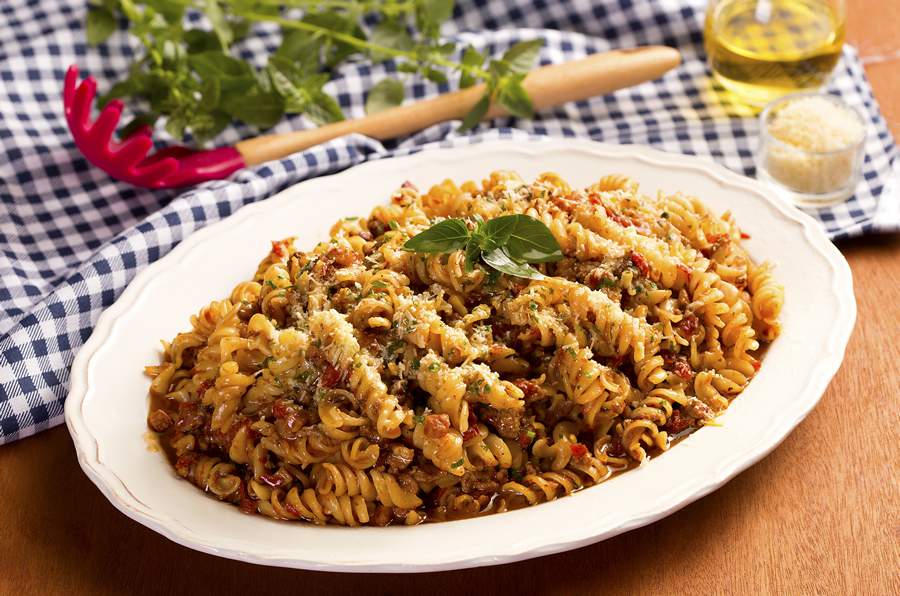 Receita de Macarrão ao Molho Bolonhesa - Galo