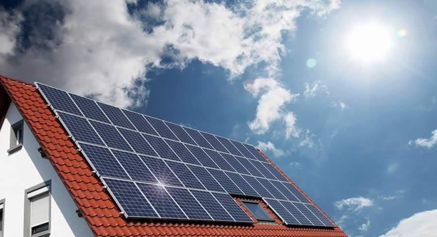 Brasil atinge 5 mil municípios com energia solar em telhados e pequenos terrenos