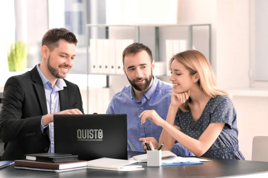 Vai viajar nessas f&eacute;rias? Quisto Corretora de Seguros d&aacute; algumas dicas para quem ir&aacute; por o p&eacute; na estrada