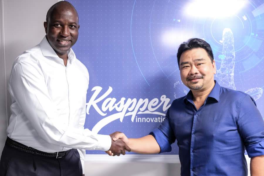 A esquerda, Fl&aacute;vio Cardoso, CEO da Kaspper; a direita, Celso Sato, presidente da Accesstage 