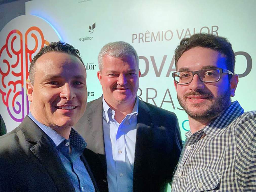 Claudio Quaglia, Sven Will e Lucas Pittigliani Ferreira no lcto do anuario Valor Inovacao Brasil